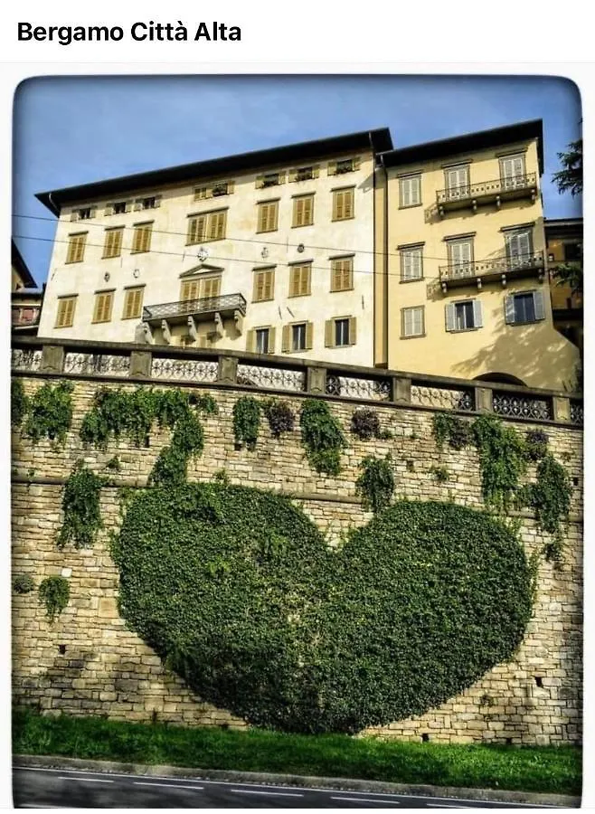 Smart House Rooms Central Luxury Bergamo 0*,