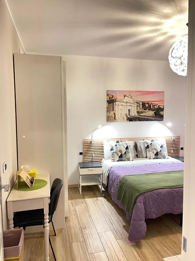 Couette-café Smart House Rooms Central Luxury Bergame Italie